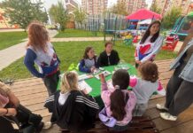 ✉️ Волонтёры Подмосковья помогли написать письма солдатам в Центральном парке